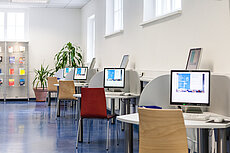 Bibliothek Treskowallee Computerarbeitsplätze