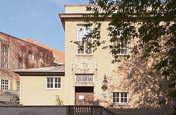 Bibliothek Campus Treskowallee von außen