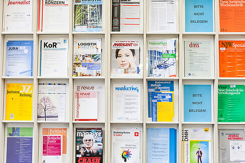 Zeitschriften im Regal © HTW Berlin/Nina Zimmermann