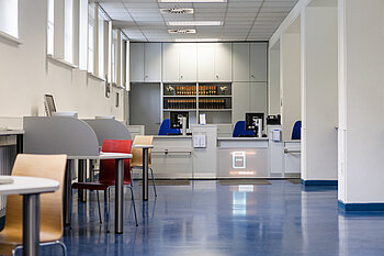 Ausleihtheke Campus Treskowallee